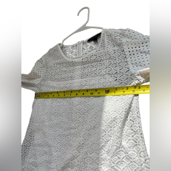 Banana Republic White Lace Eyelet Long Sleeve Blouse with attached cami size XS - Picture 7 of 8